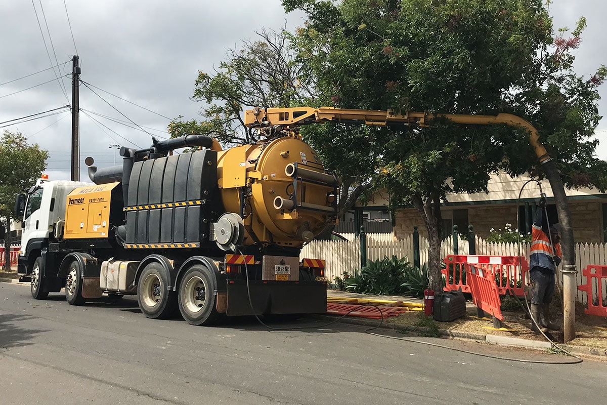 Trenchless article March 2020: Copers Utilities in SA with their Vermeer VX200 Vacuum Excavator