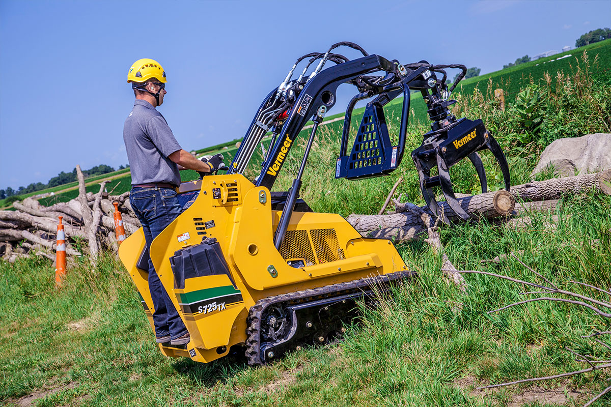 Vermeer S725TX tracked mini loader with LG46 log grapple attachment